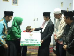 Momen Spesial, Menteri Agama Prof Nasaruddin Umar Serahkan Bantuan Pendidikan Baznas Bone untuk Anak Yatim dan Dhuafa