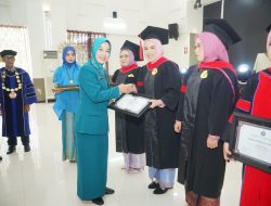 Hadiri Wisuda Uniasman, Pj. Ketua PKK Bone: Jadilah Agen Perubahan Positif di Tengah Masyarakat