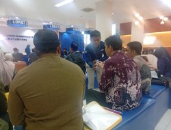 Pelayanan Humanis di Tengah Antrean, KPP Pratama Watampone Bagikan Air Mineral ke Wajib Pajak